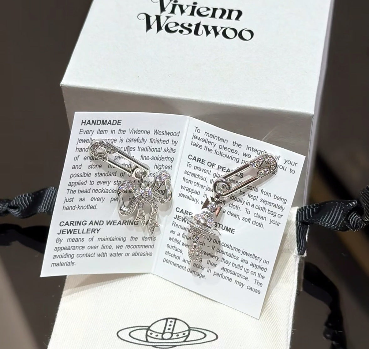 Bow chain necklace and earrings